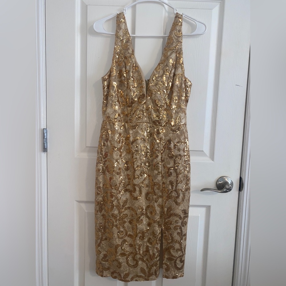 Gorgeous Gold Dress with Sequins Detailing ✨